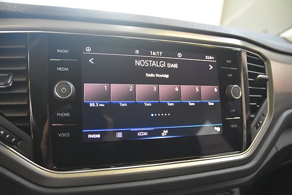 Volkswagen T-Roc 10 of 14