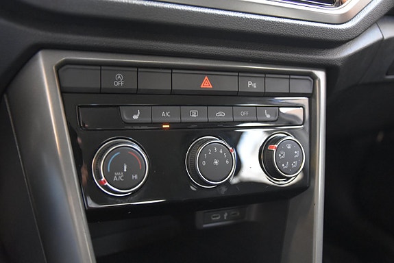 Volkswagen T-Roc 11 of 14