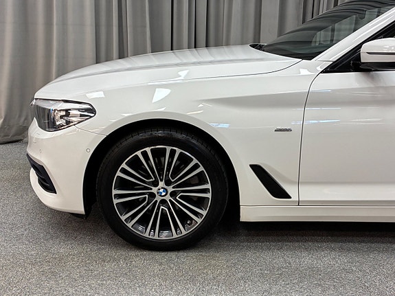 BMW 520d 4 of 16