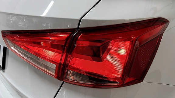 Seat Arona 13 of 18