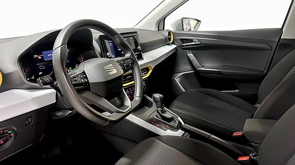 Seat Arona 7 of 18