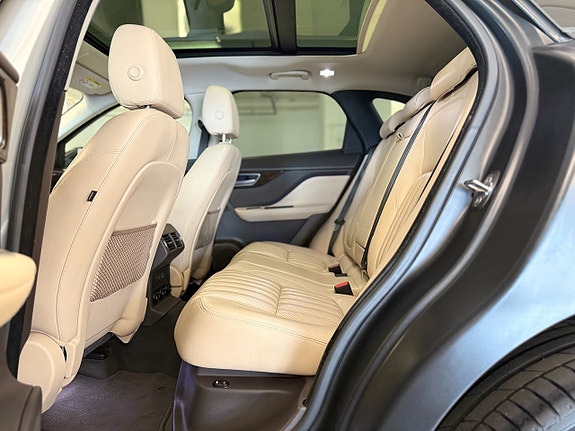 Jaguar F-PACE 16 of 18