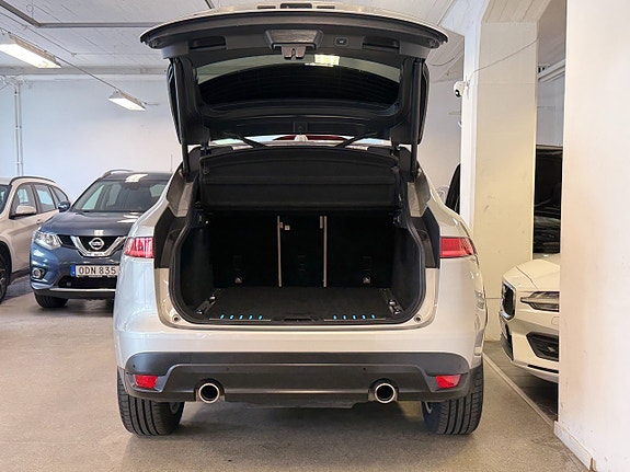 Jaguar F-PACE 8 of 18