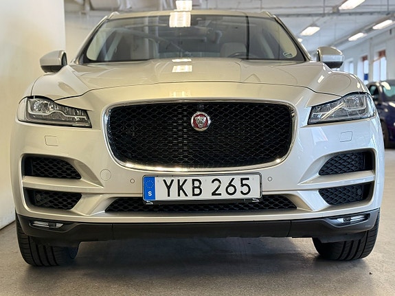 Jaguar F-PACE 4 of 18