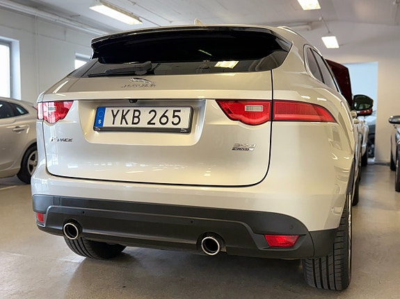 Jaguar F-PACE 9 of 18