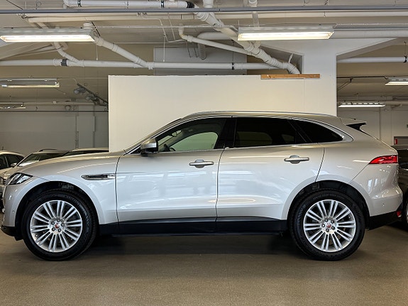Jaguar F-PACE 2 of 18