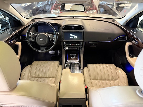 Jaguar F-PACE 10 of 18