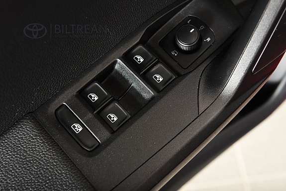 Seat Arona 10 of 16