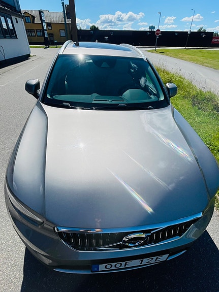 Volvo XC40 2 of 7