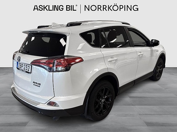 Toyota RAV4 7 of 10