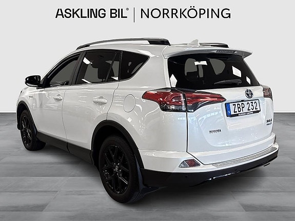 Toyota RAV4 2 of 10