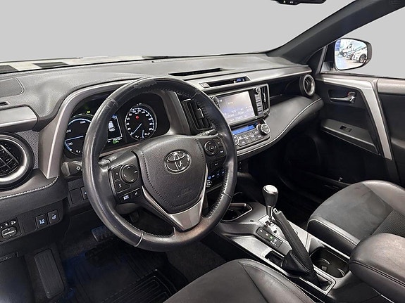 Toyota RAV4 8 of 10