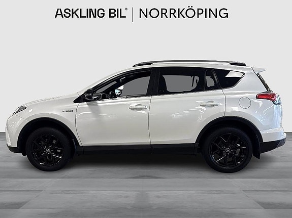 Toyota RAV4 3 of 10