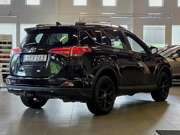 Toyota RAV4 3 of 17