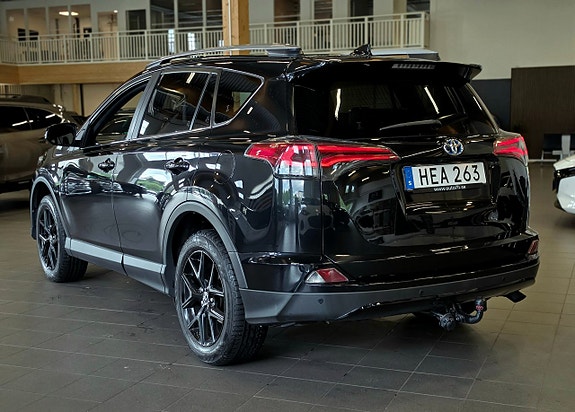 Toyota RAV4 4 of 17