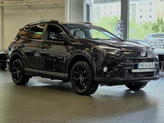 Toyota RAV4 2 of 17