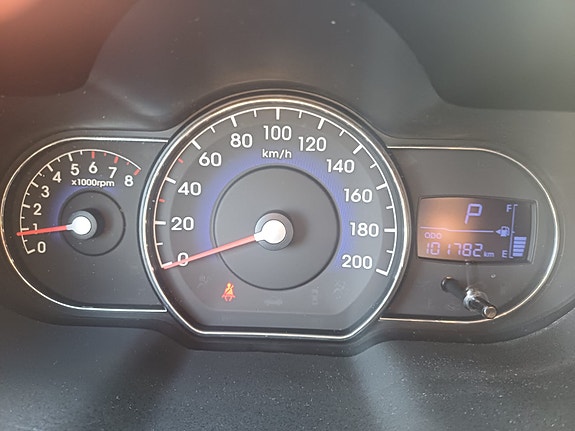 Hyundai i10 4 of 6