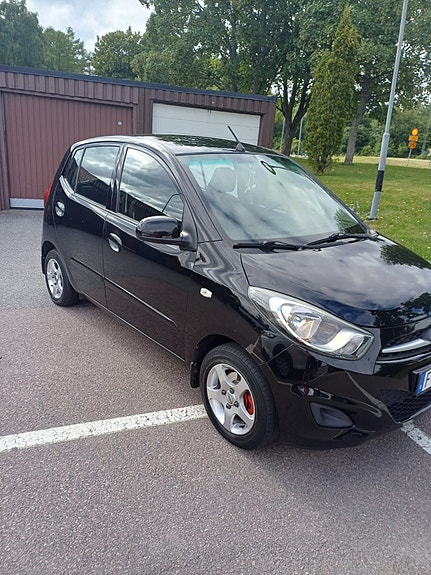Hyundai i10 2 of 8