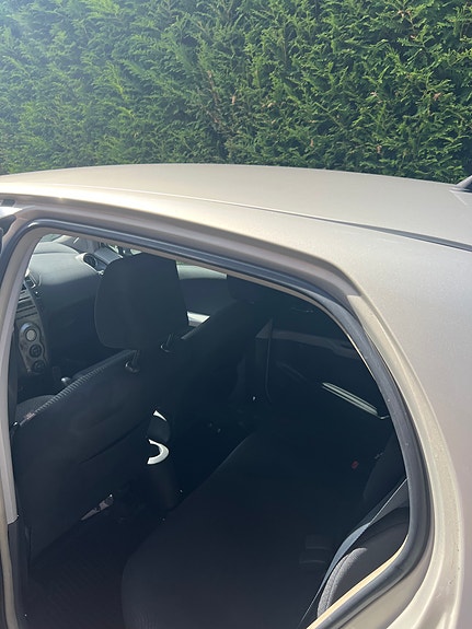 Toyota Yaris 8 of 9