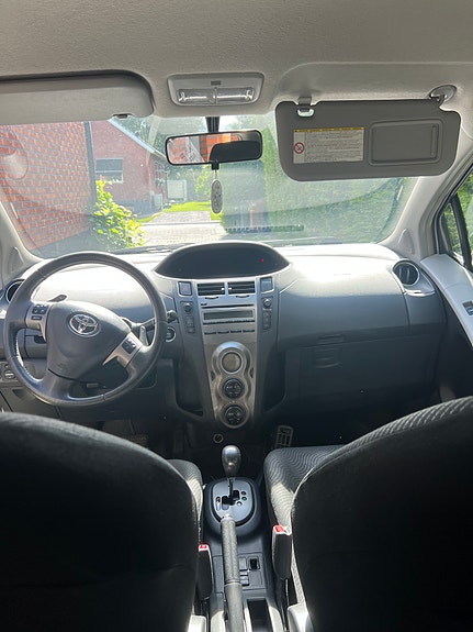 Toyota Yaris 6 of 9