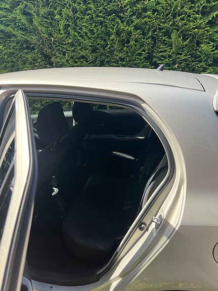 Toyota Yaris 9 of 9