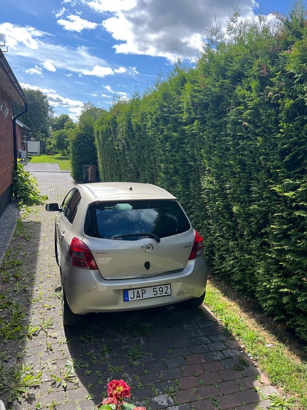 Toyota Yaris 3 of 9