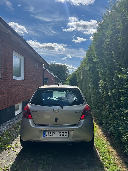 Toyota Yaris 4 of 9