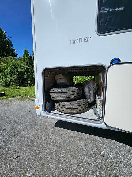 Bürstner BT 736 QB Truma E Lyseo Lågmilad Taksäng (Skybed) 2,3 TDI 4 of 12