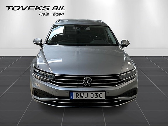 Volkswagen Passat 8 of 16