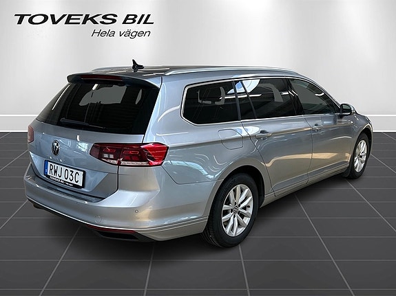 Volkswagen Passat 3 of 16