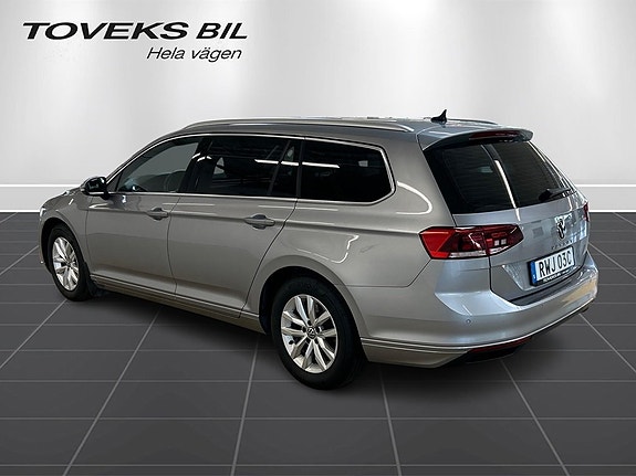 Volkswagen Passat 5 of 16