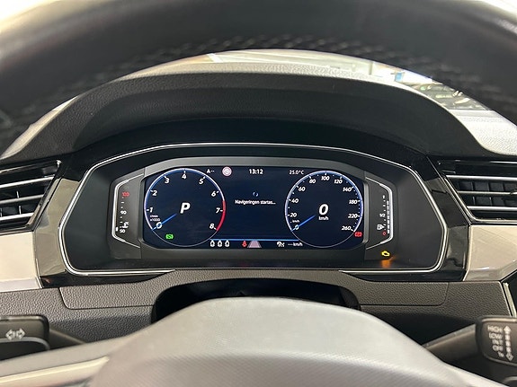 Volkswagen Passat 13 of 16