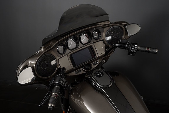 Harley-Davidson CVO Street Glide | Rinehart | Saddlemen | Rockford Fosgate 7 of 19