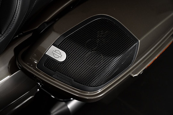 Harley-Davidson CVO Street Glide | Rinehart | Saddlemen | Rockford Fosgate 14 of 19
