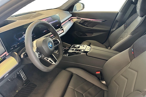 BMW i5 12 of 20