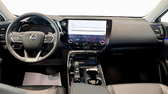 Lexus NX350h 10 of 15