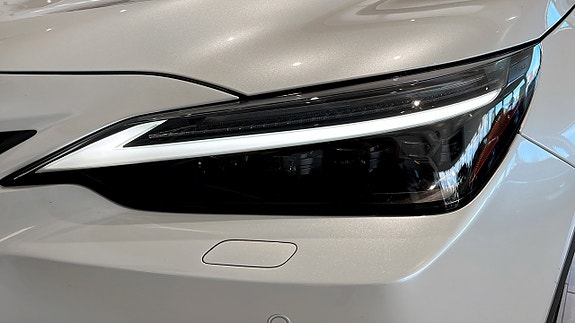 Lexus NX350h 14 of 15