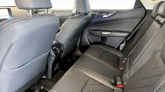 Lexus NX350h 11 of 15