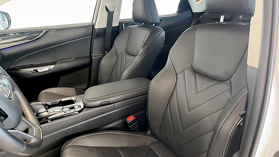 Lexus NX350h 8 of 15