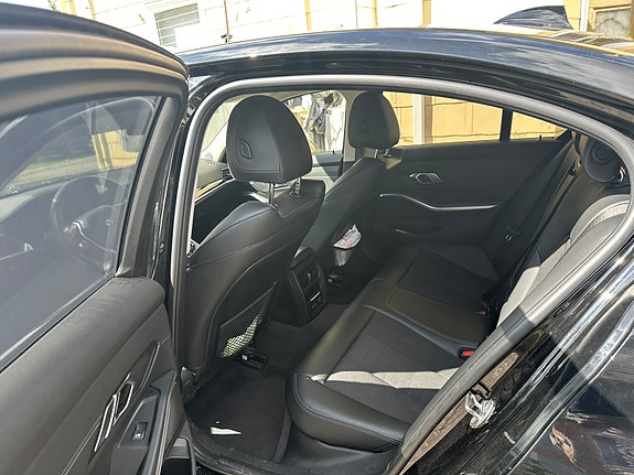 BMW 330e 9 of 9