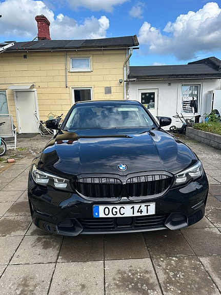 BMW 330e 2 of 9
