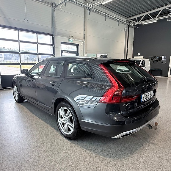 Volvo V90 Cross Country 7 of 22
