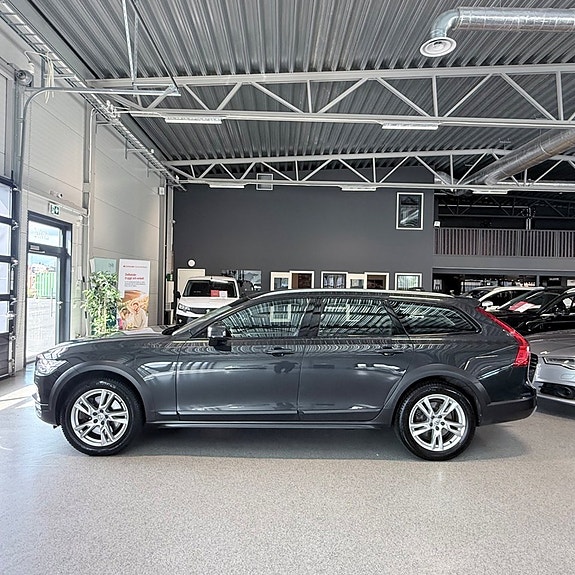 Volvo V90 Cross Country 8 of 22