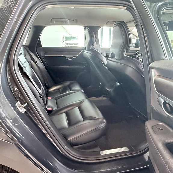 Volvo V90 Cross Country 14 of 22