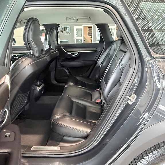 Volvo V90 Cross Country 13 of 22