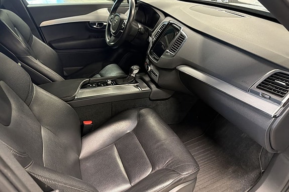 Volvo XC90 17 of 18