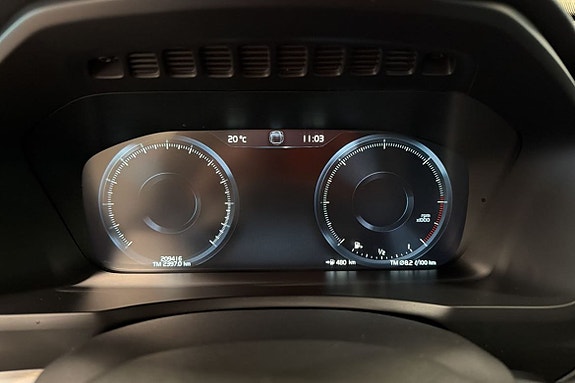 Volvo XC90 10 of 18