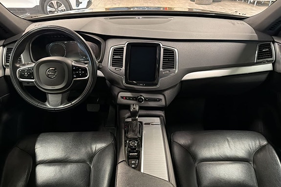Volvo XC90 12 of 18