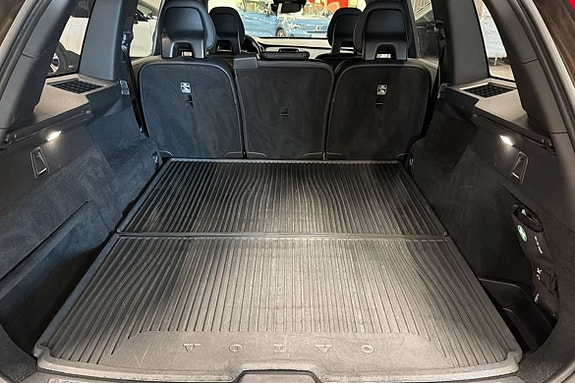 Volvo XC90 14 of 18