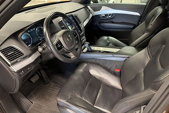 Volvo XC90 8 of 18